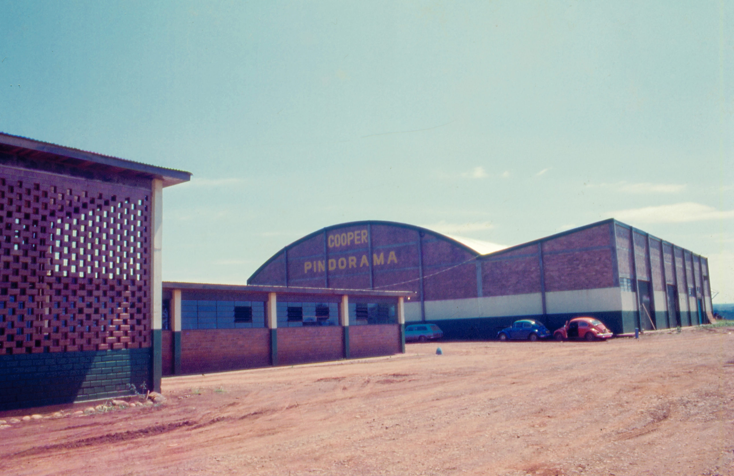 1999 Compra de estruturas da Cooperativa Pindorama
